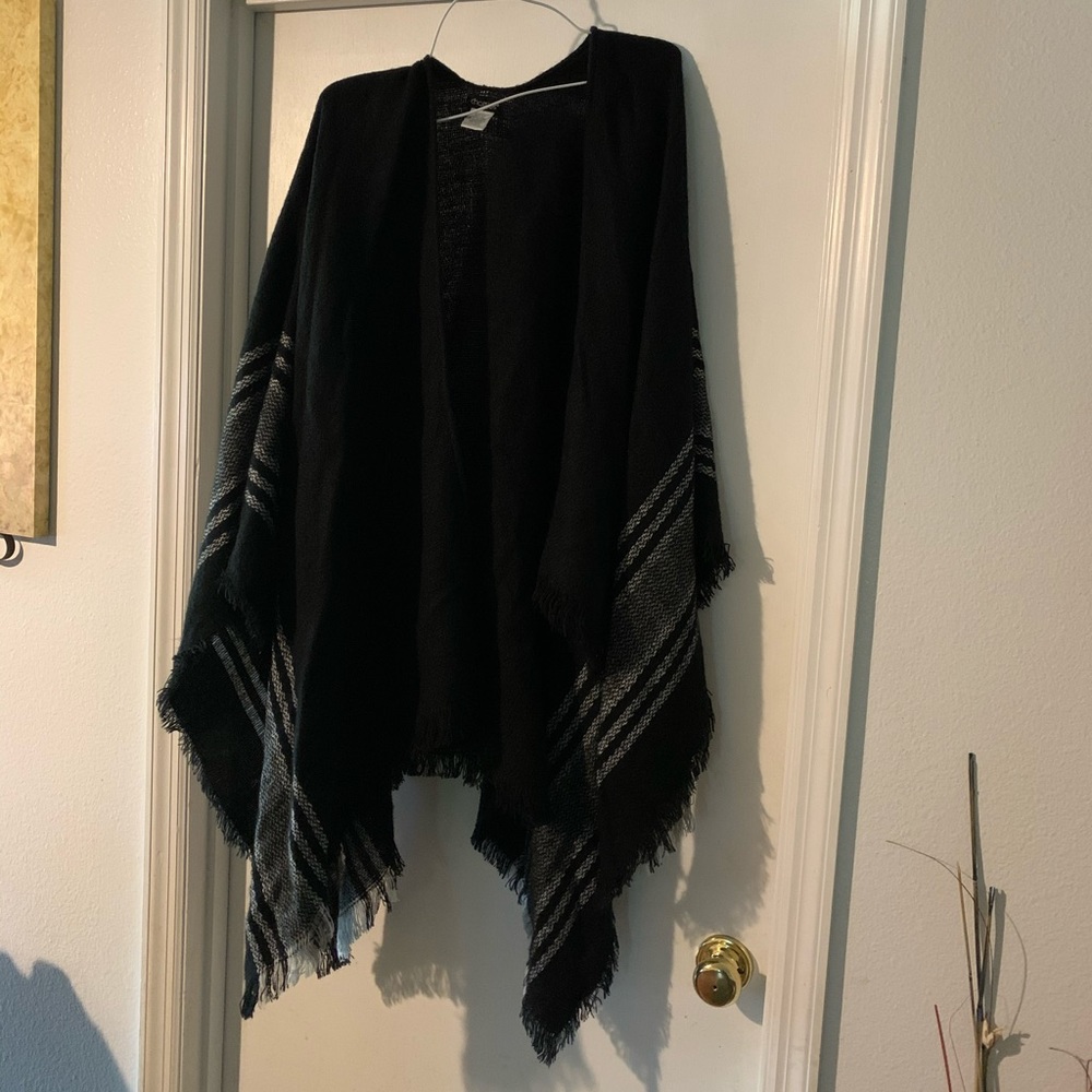 Once worn Ladies Shawl!💜